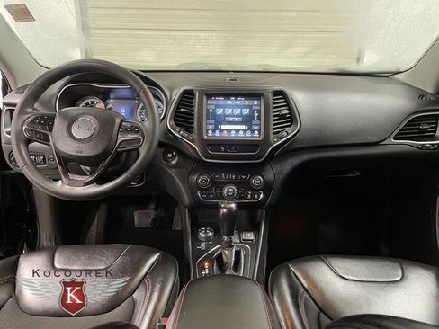 Used 2022 Jeep Cherokee Trailhawk image 13