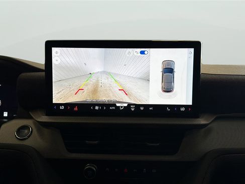 Used 2025 Ford Explorer Active image 18