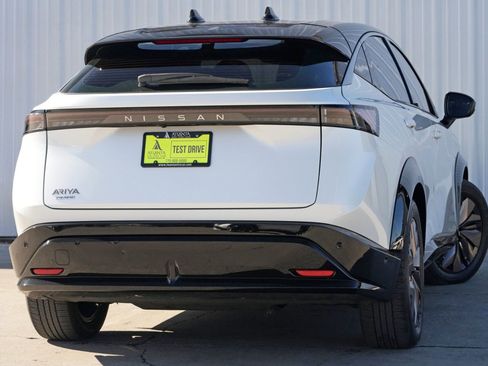 Used 2023 Nissan Ariya Premiere image 4