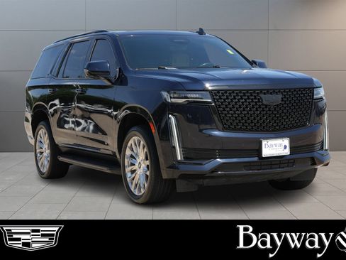 Used 2021 Cadillac Escalade Premium Luxury RWD image 4
