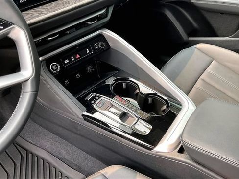 Used 2025 Audi Q5 Premium w/ Convenience Package AWD/4WD image 18
