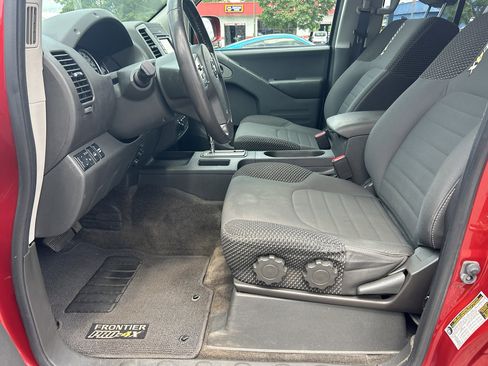 Used 2018 Nissan Frontier PRO-4X image 11