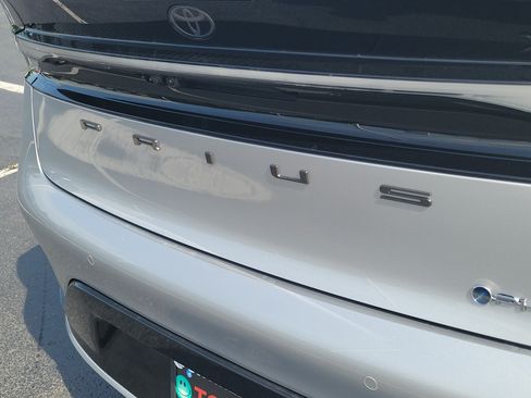 New 2026 Toyota Prius Plug-In Hybrid FWD image 9