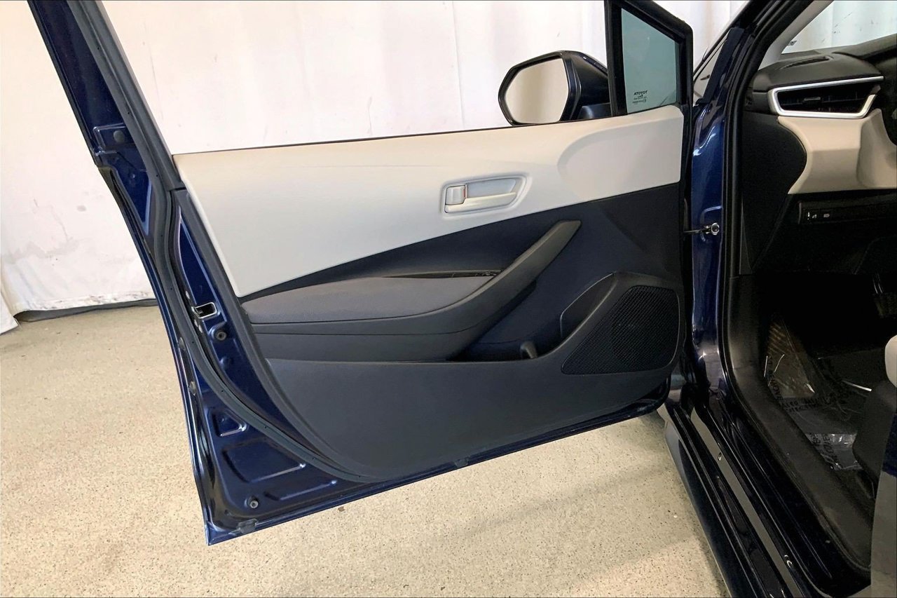 Used 2022 Toyota Corolla LE FWD image 25
