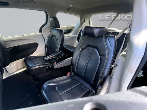 Used 2022 Chrysler Pacifica Touring-L FWD image 24