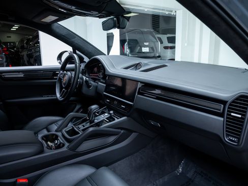 Used 2022 Porsche Cayenne Turbo GT AWD/4WD image 36