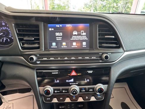 Used 2020 Hyundai Elantra SEL w/ Winter Weather Package image 14