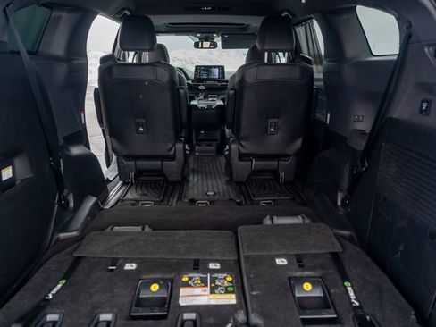 Used 2022 Toyota Sienna XLE Woodland Edition image 20