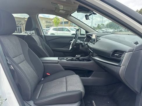 Used 2024 Nissan Rogue SV FWD image 17