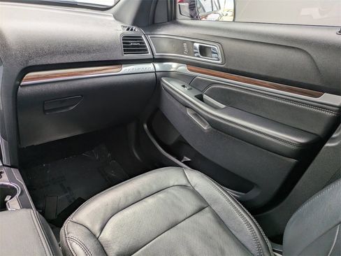 Used 2019 Ford Explorer Limited w/ Ford Safe & Smart Package image 19