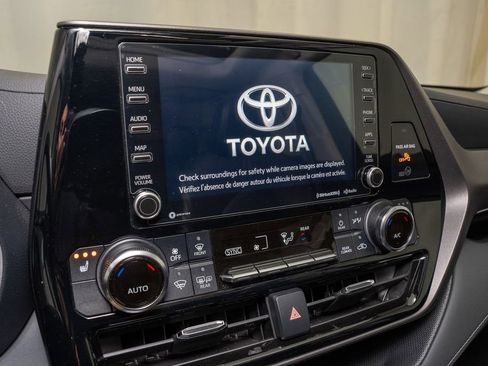 Used 2022 Toyota Highlander XLE image 15