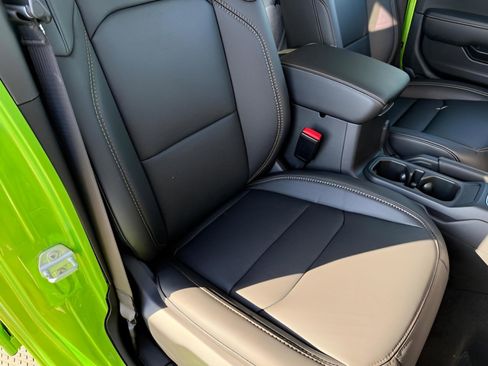 New 2025 Jeep Gladiator Sport image 15