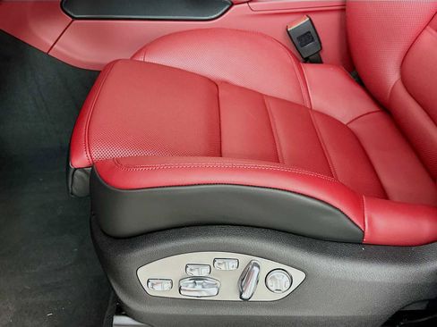 New 2025 Porsche Macan image 12