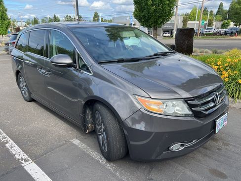 Used 2017 Honda Odyssey Touring image 3
