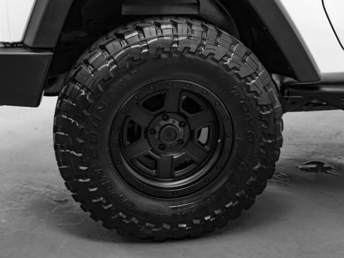 Used 2015 Jeep Wrangler Sport w/ Connectivity Group AWD/4WD image 37