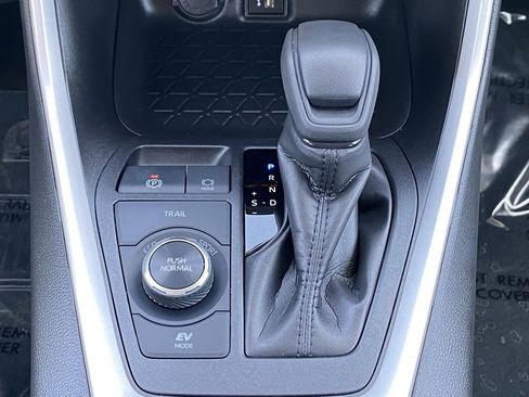 Certified 2025 Toyota RAV4 LE image 35