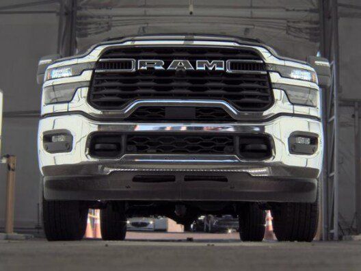 Used 2025 RAM 2500 Big Horn AWD/4WD image 3