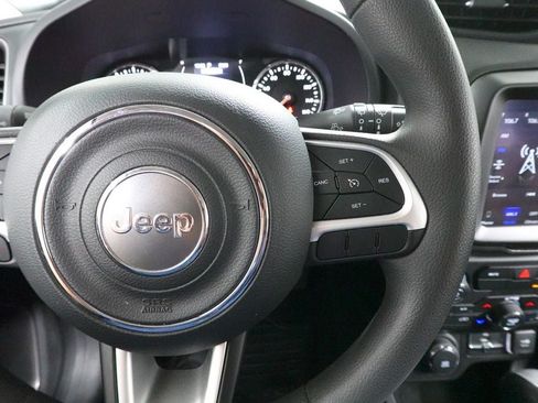 Used 2023 Jeep Renegade Latitude AWD/4WD image 12