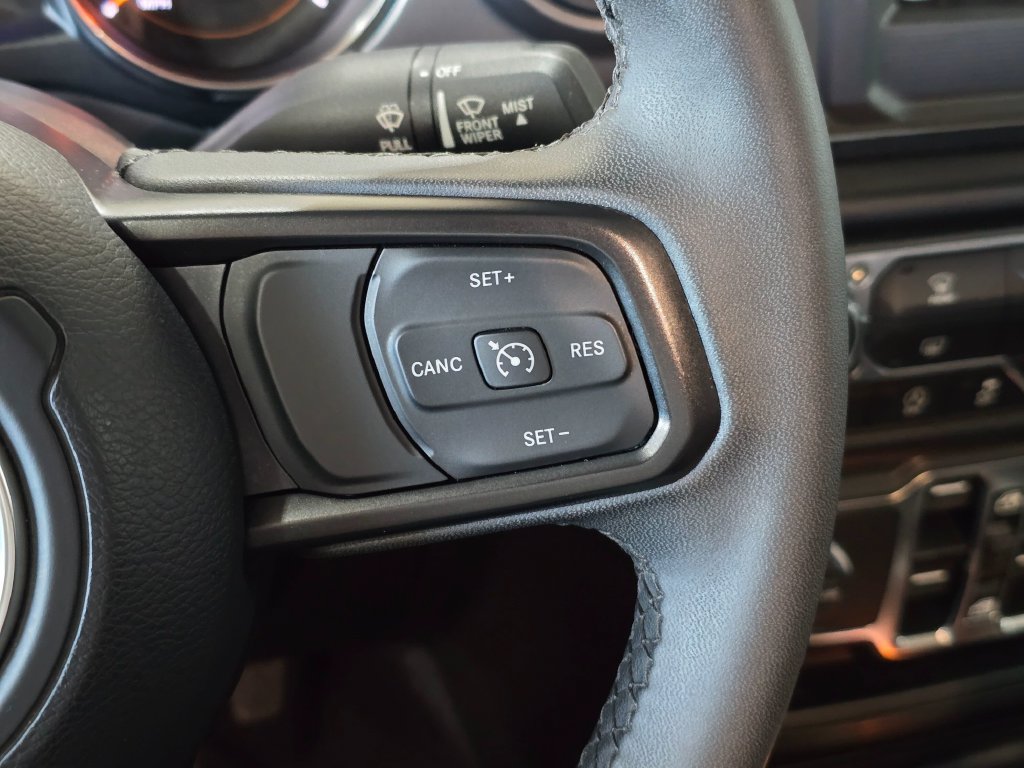 Used 2023 Jeep Gladiator Sport AWD/4WD image 18