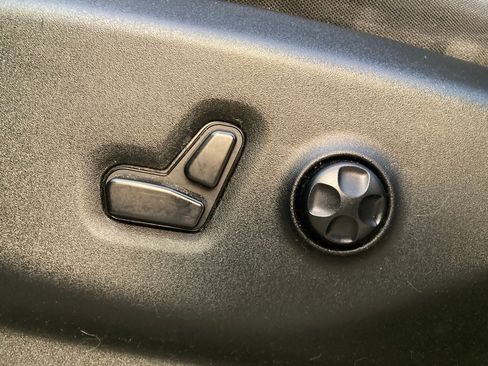 Used 2019 Chrysler Pacifica Touring Plus w/ Advanced Safetytec Group image 11