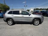 Certified 2019 Jeep Cherokee Latitude w/ Cold Weather Group image 4