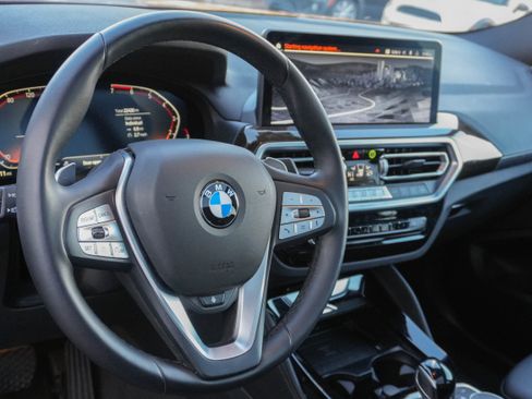 Used 2025 BMW X4 xDrive30i image 10