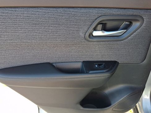 Used 2023 Nissan Rogue SV AWD/4WD image 19