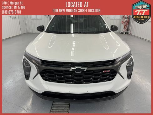 Used 2024 Chevrolet Trax RS w/ Sunroof Package FWD image 11