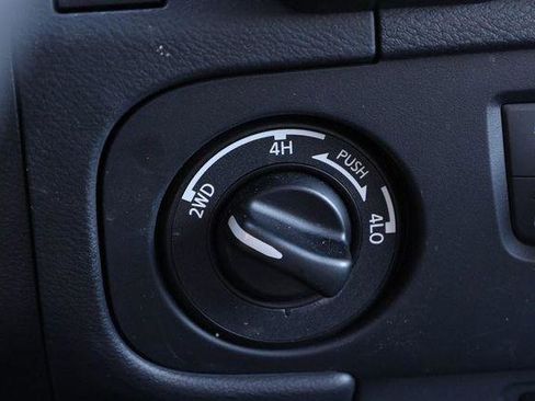 Used 2025 Nissan Frontier SV w/ SV Convenience Package image 18