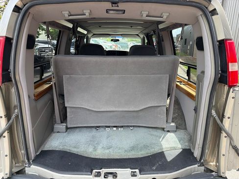 Used 2003 GMC Savana 1500 w/ Preferred Equipment Group 3 RWD image 17