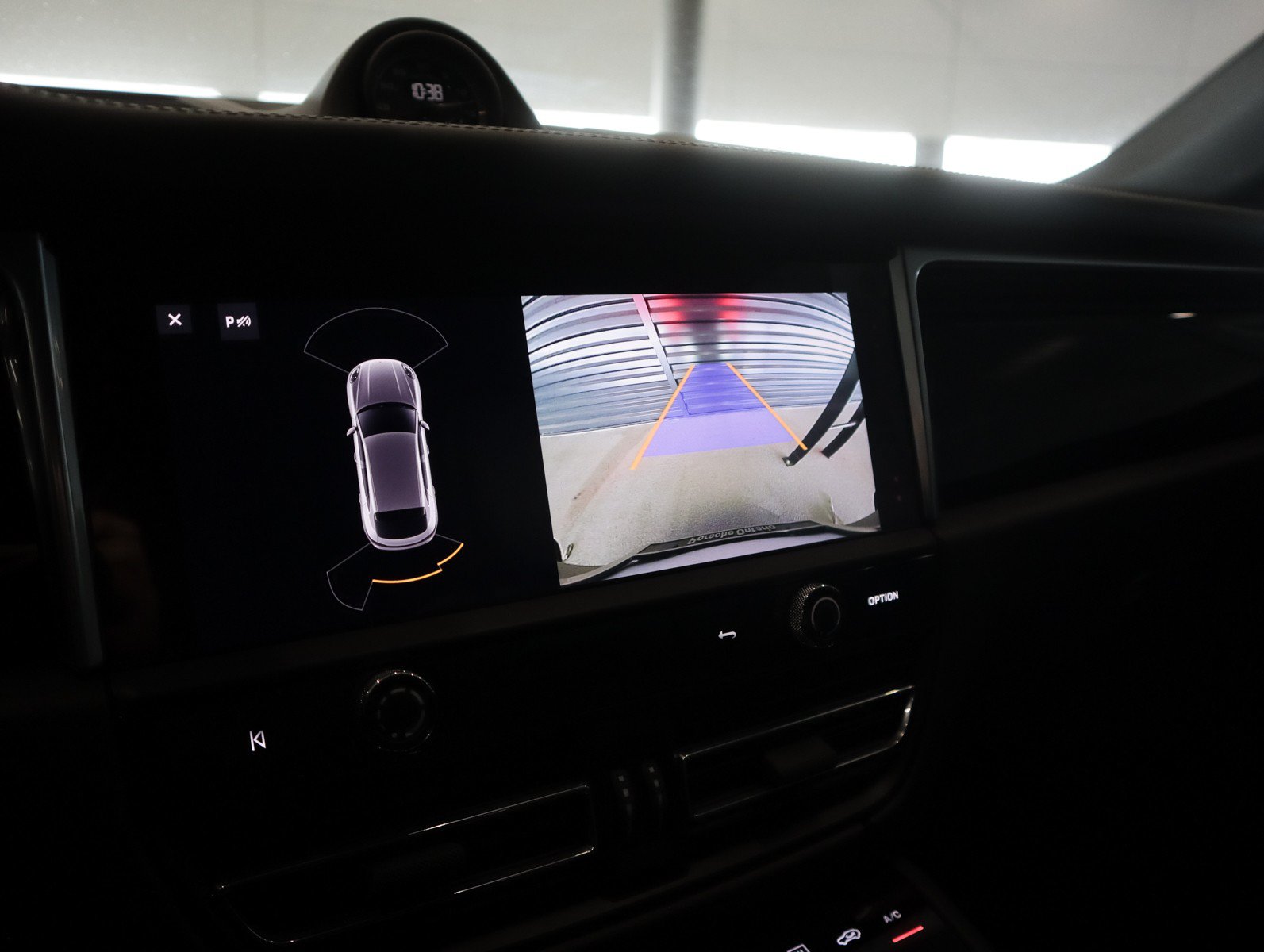 Used 2023 Porsche Macan Turbo AWD/4WD image 22