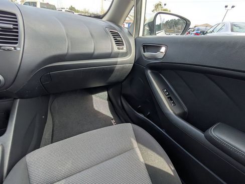 Used 2017 Kia Forte LX image 16