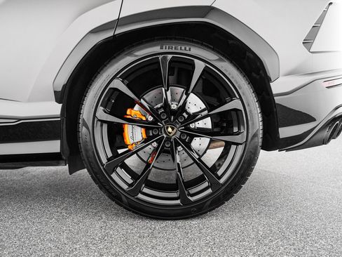 Used 2022 Lamborghini Urus AWD/4WD image 36
