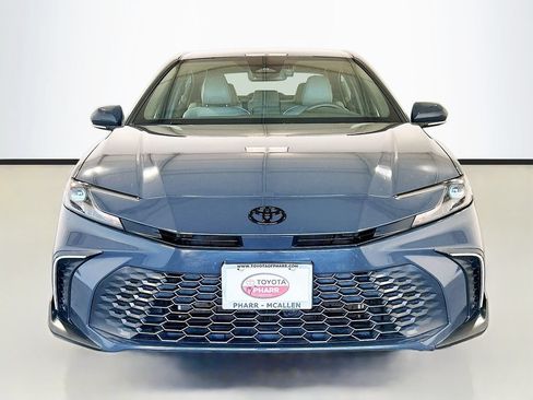 Used 2025 Toyota Camry SE w/ Convenience Package FWD image 2