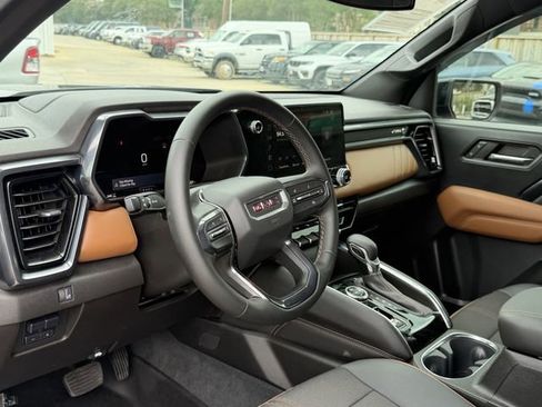 Used 2024 GMC Canyon AT4 w/ Technology Package AWD/4WD image 15