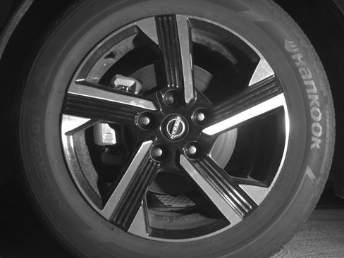 Used 2025 Nissan Sentra SV FWD image 12