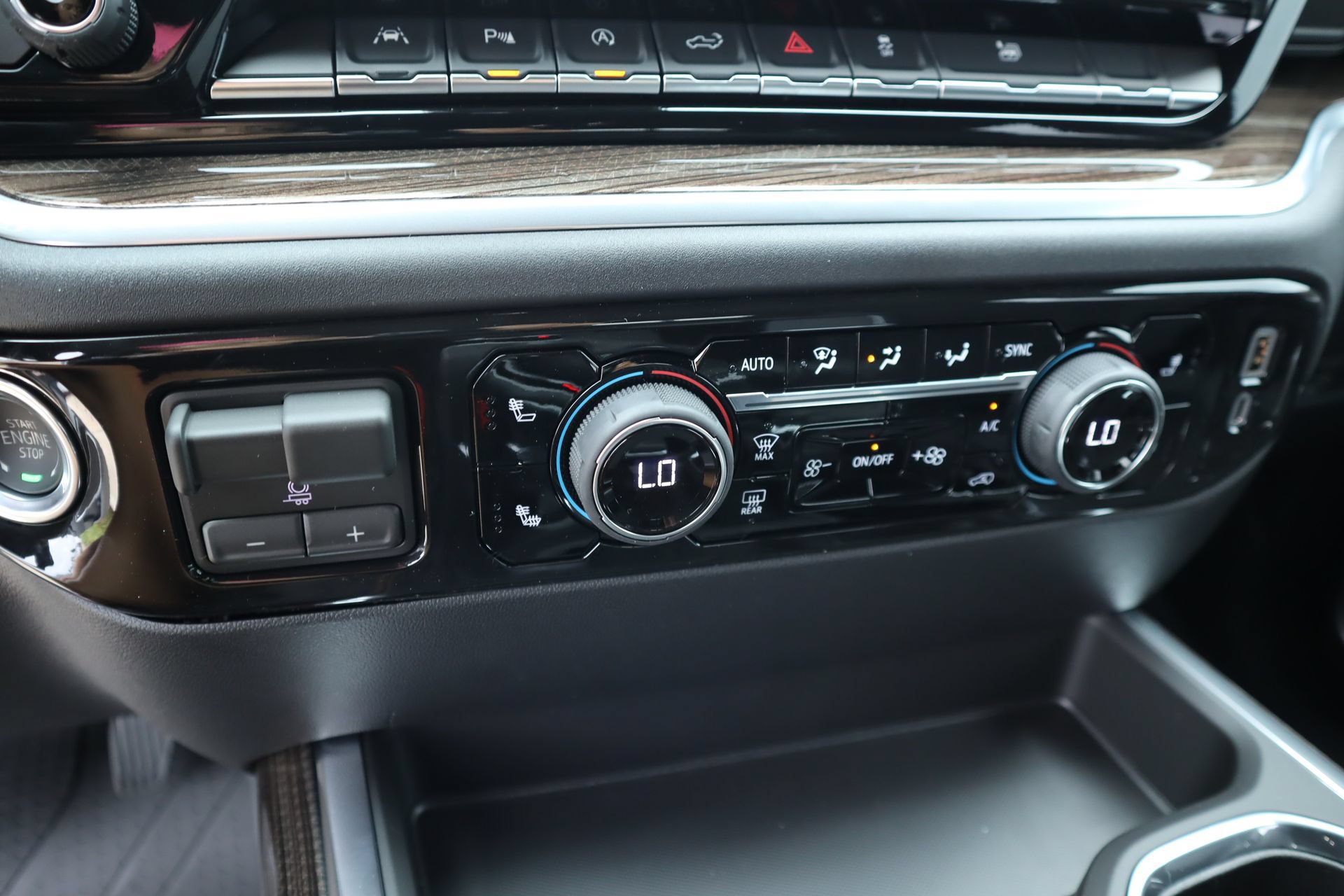New 2026 Chevrolet Silverado 1500 RST w/ Safety Package AWD/4WD image 9