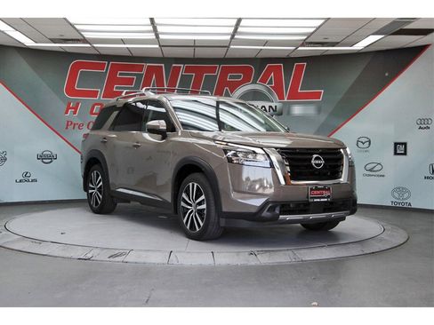 Certified 2024 Nissan Pathfinder Platinum image 1