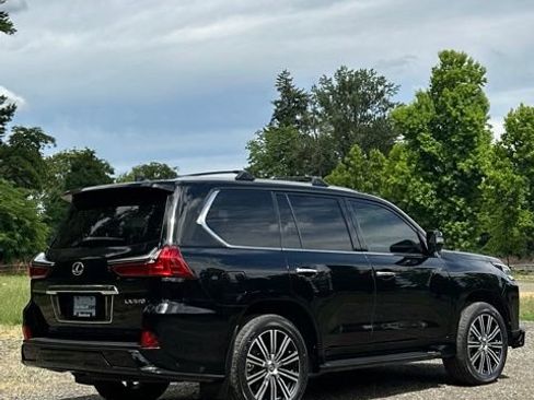 Used 2020 Lexus LX 570 4WD w/ Sport Package image 9