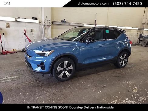 Used 2023 Volvo XC40 Recharge Core image 1