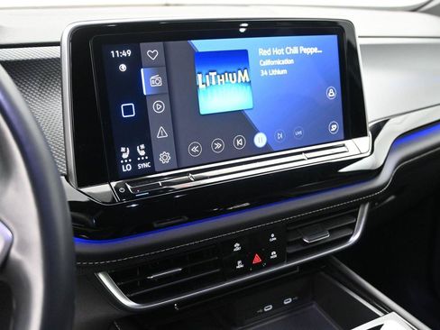 Certified 2024 Volkswagen Atlas Cross Sport SEL R-Line AWD/4WD image 4