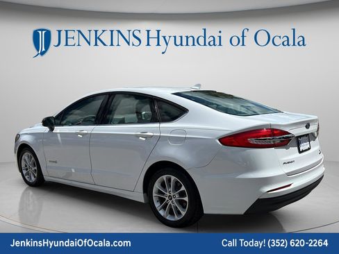 Used 2019 Ford Fusion SE FWD image 5