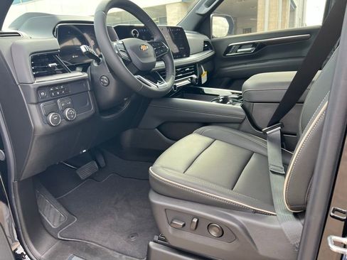 New 2026 Chevrolet Suburban Premier RWD image 25
