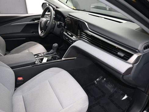 Used 2025 Toyota Camry LE image 41