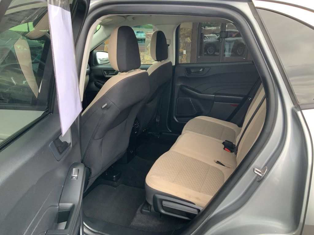 Used 2022 Ford Escape SE w/ Cold Weather Package AWD/4WD image 16