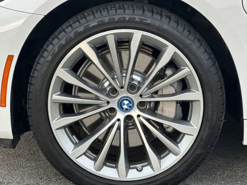 Used 2023 BMW 530e w/ Convenience Package image 31