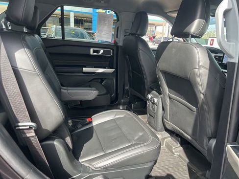Used 2022 Ford Explorer XLT w/ Equipment Group 202A image 31