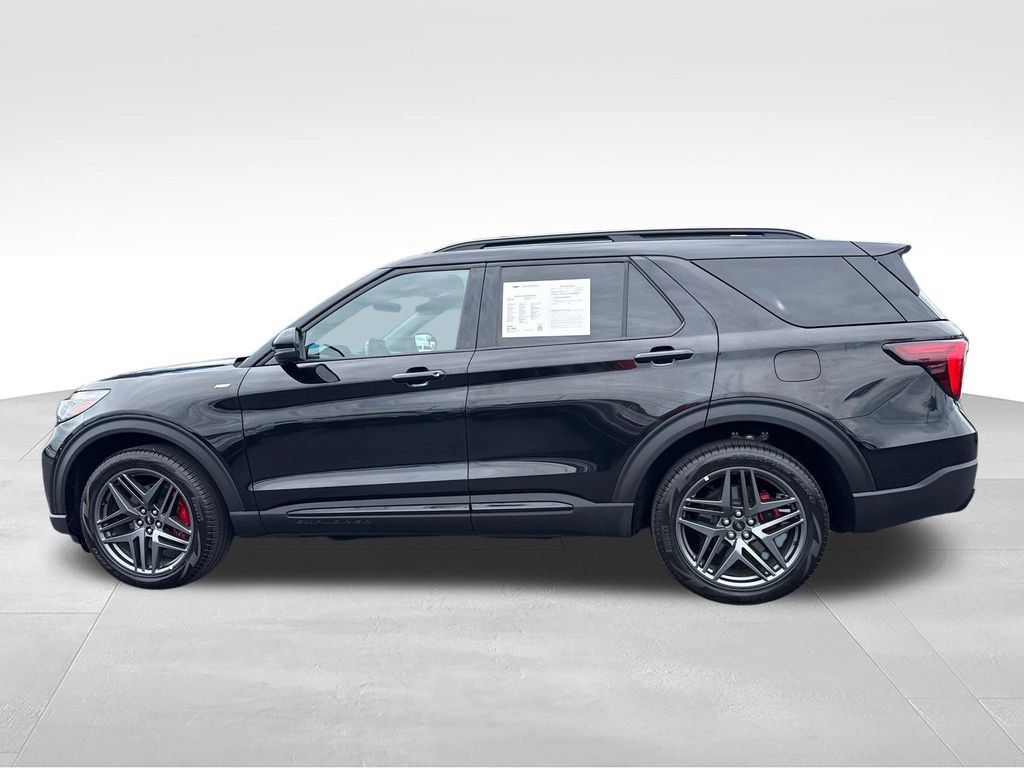 Used 2025 Ford Explorer ST-Line w/ ST-Line Street Pack AWD/4WD image 4
