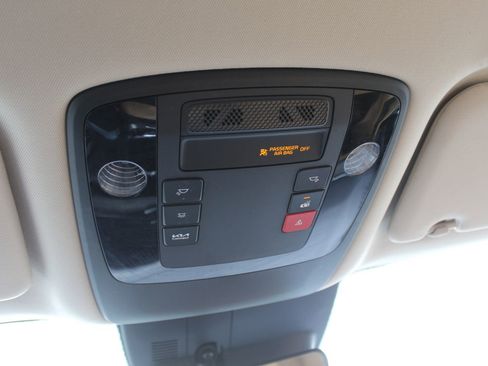 Used 2024 Kia Carnival EX image 30