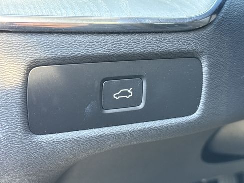 Used 2025 Volvo XC60 B5 Plus image 42